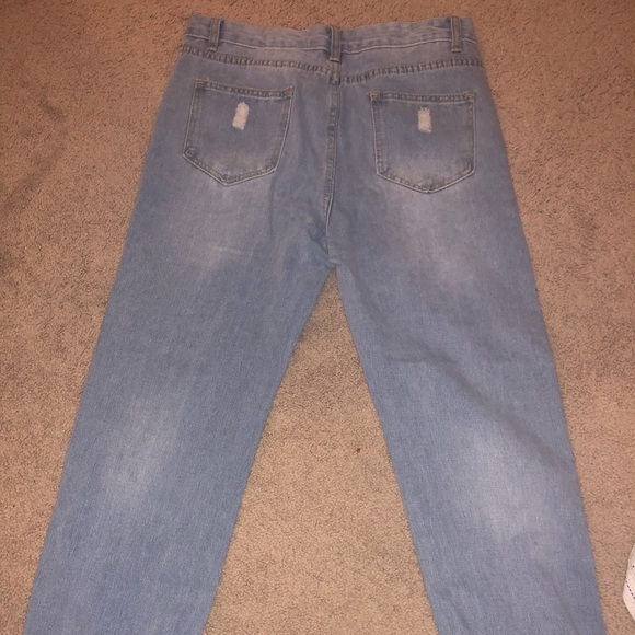 ROMWE “mom” jeans never before worn - Picture 2 of 3